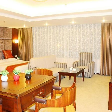 Chengdu Ronghome Hotel エクステリア 写真