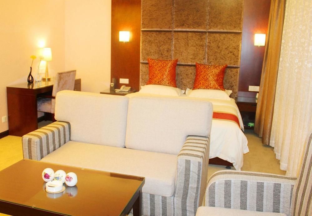 Chengdu Ronghome Hotel エクステリア 写真