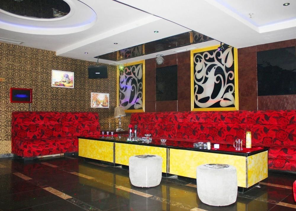 Chengdu Ronghome Hotel エクステリア 写真