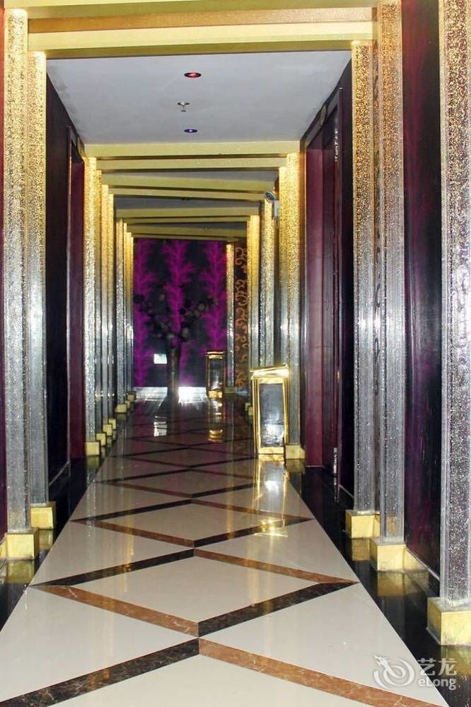 Chengdu Ronghome Hotel エクステリア 写真
