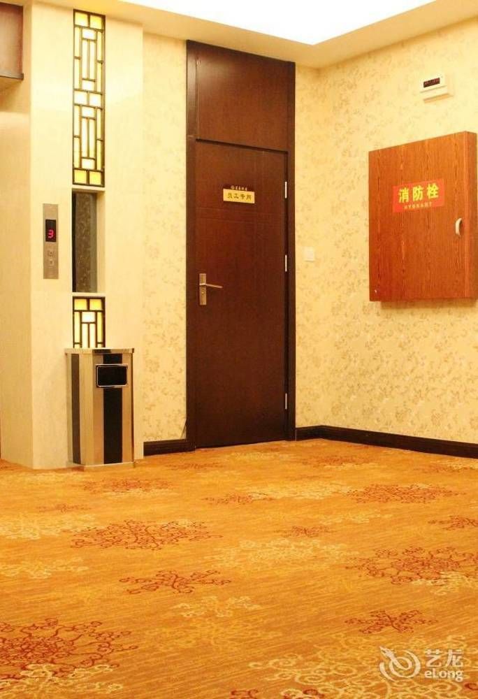 Chengdu Ronghome Hotel エクステリア 写真