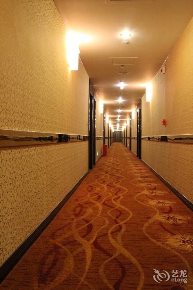 Chengdu Ronghome Hotel エクステリア 写真