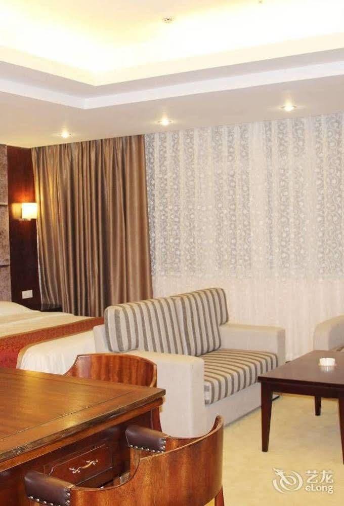 Chengdu Ronghome Hotel エクステリア 写真