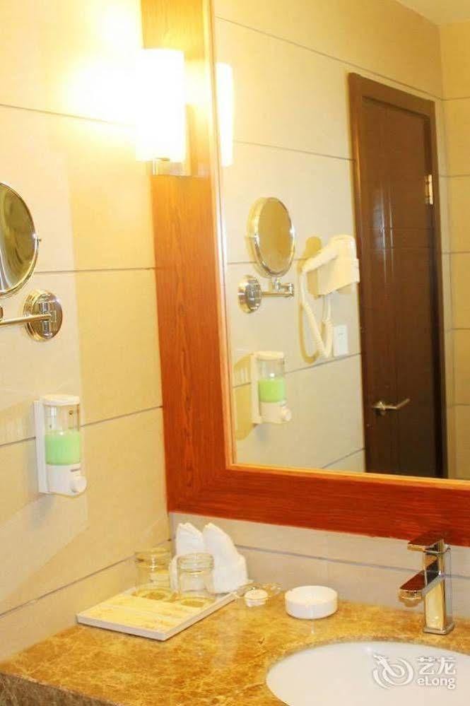 Chengdu Ronghome Hotel エクステリア 写真