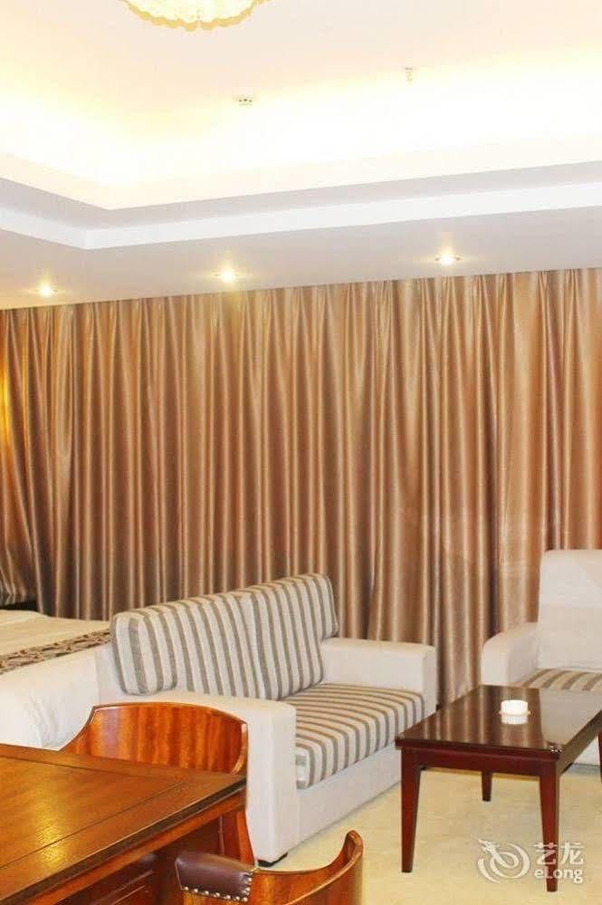Chengdu Ronghome Hotel エクステリア 写真