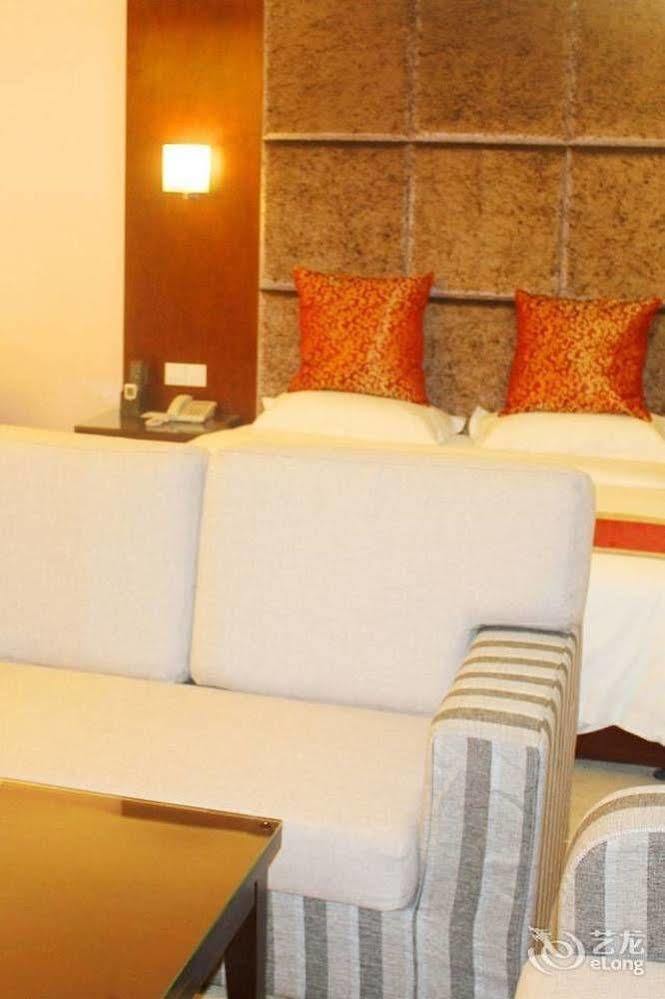 Chengdu Ronghome Hotel エクステリア 写真