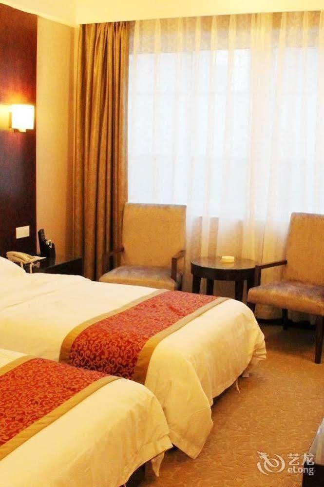 Chengdu Ronghome Hotel エクステリア 写真