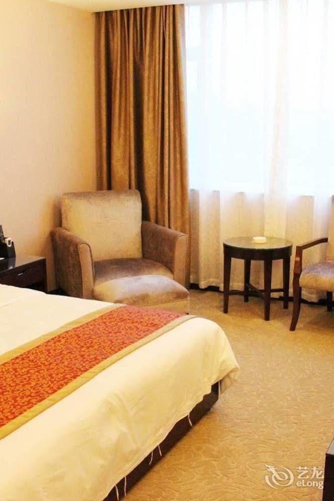 Chengdu Ronghome Hotel エクステリア 写真